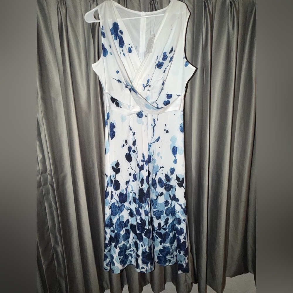 Chic White and Blue Floral Maxi Dress XL NWT
